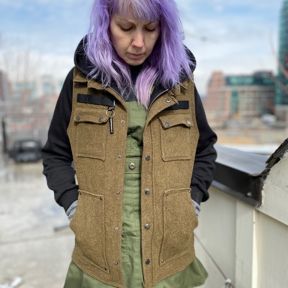 🦊 FOX & VIXEN || HANDMADE VINTAGE || Reworked Military Boiled Wool Utility Vest - Picture 11 of 13